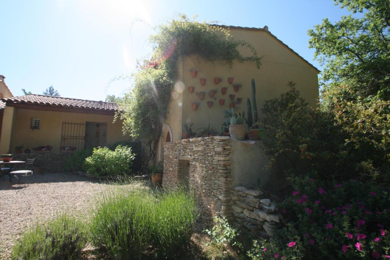 Le Mas Des Pierres Blanches Bed and Breakfast Venasque Eksteriør billede